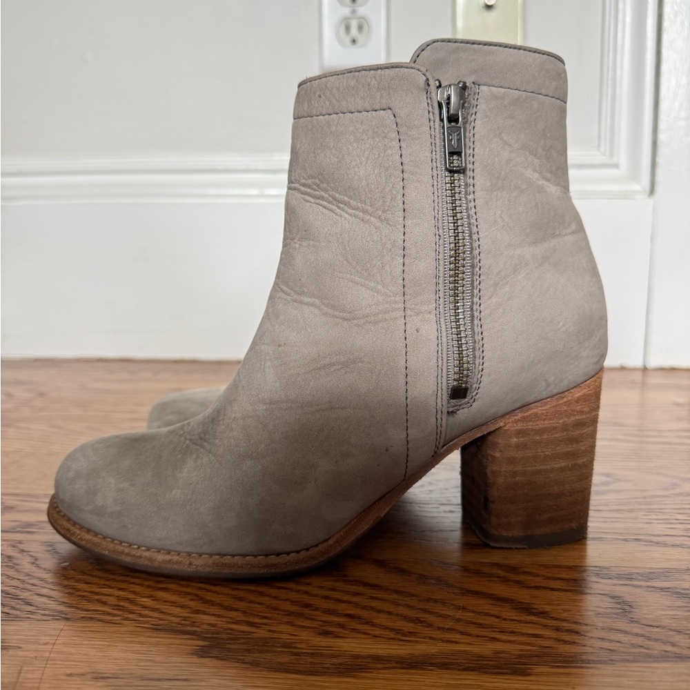 Frye Gray Suede Ankle Boots with Chunky Heel and Side Zipper - 7